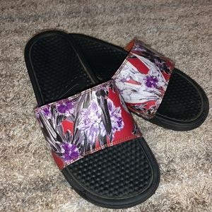 UNIQUE Nike slide in sandals